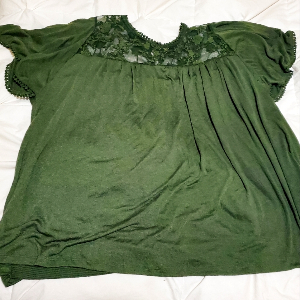 NWOT Olive Green Indigo Rose 3x shirt with lace detail